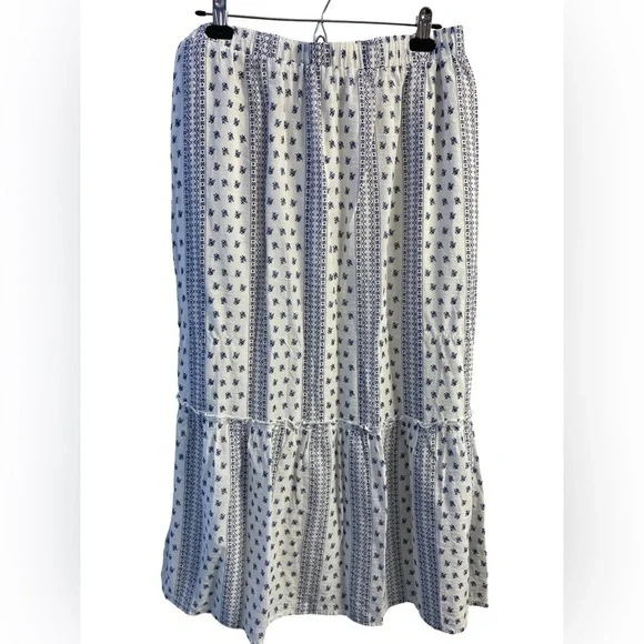 Mdrn Blue And White Tier Maxi Skirt Stitching Flaw
Flowy Floral Design Size XL - Picture 3 of 16